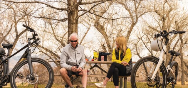 Make date nights fun again! Sunsets, picnics, and the cool breeze running through your hair with your loved one. It sounds like a tradition waiting to happen. . . #Aventon […]